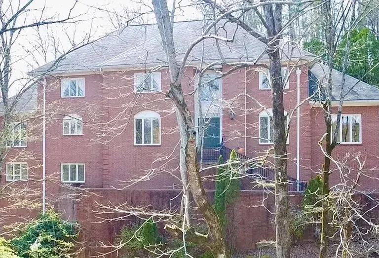 1835 Brandon Hall Dr — Photo 1