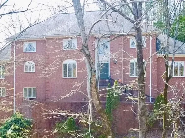 1835 Brandon Hall Dr, Sandy Springs, GA 30350
