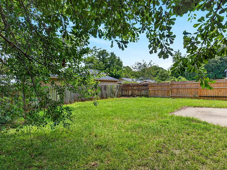 12 Belfair Dr — Photo 25