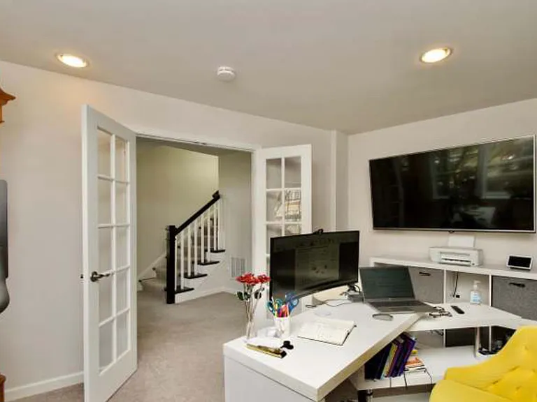 7812 Crescent Park Dr — Photo 4