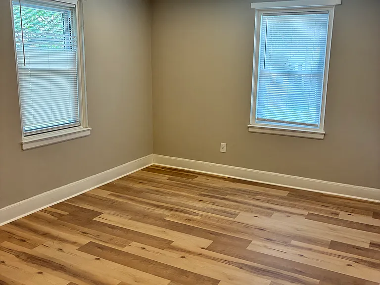 1421 Ridley Ave — Photo 12