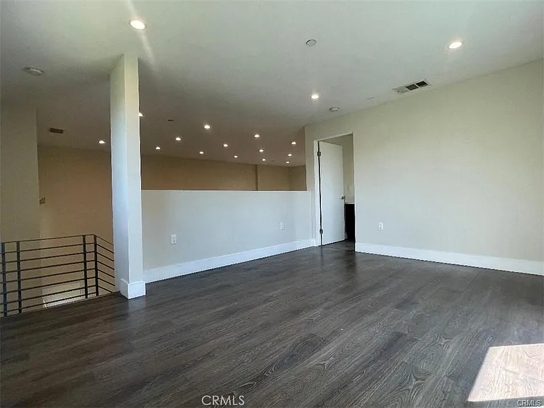 6445 Woodley Ave #204 — Photo 31