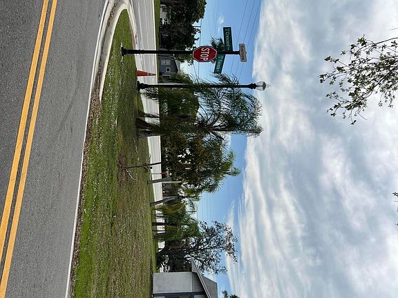 3rd image of 592 SE Crescent Avenue