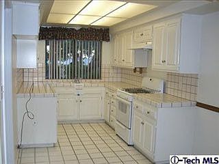 4th image of 7 Northwoods Ln