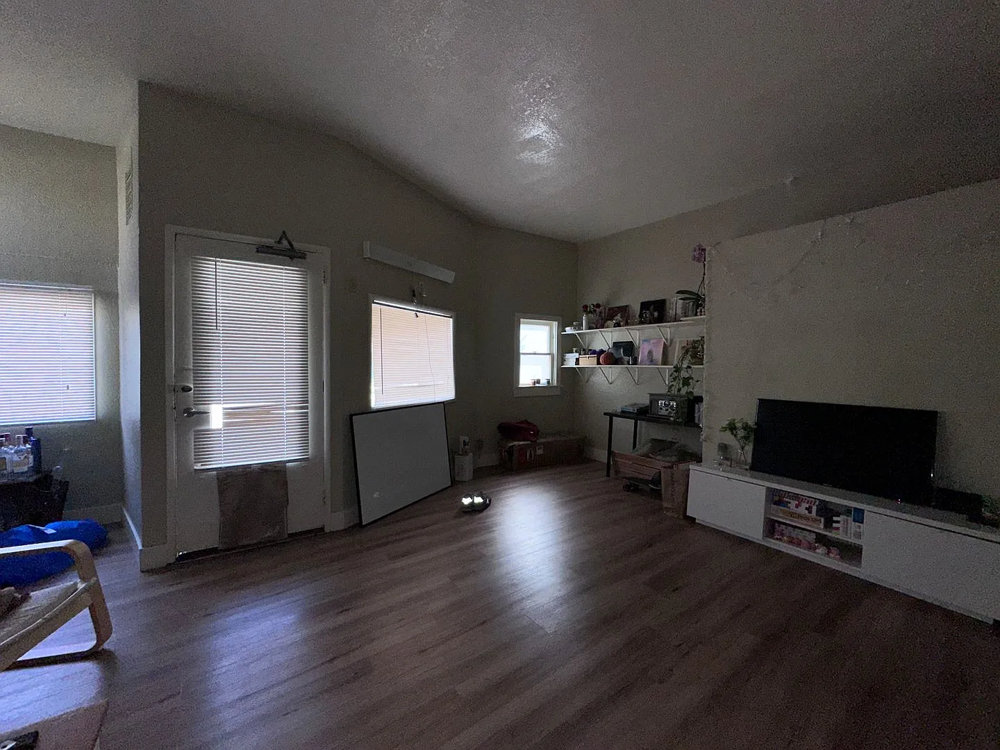 2100C — Photo 2