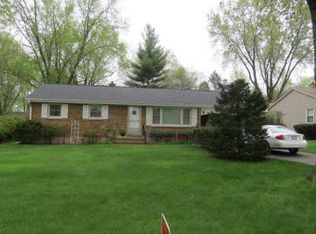 6 Hickory Ln, Algonquin, IL 60102