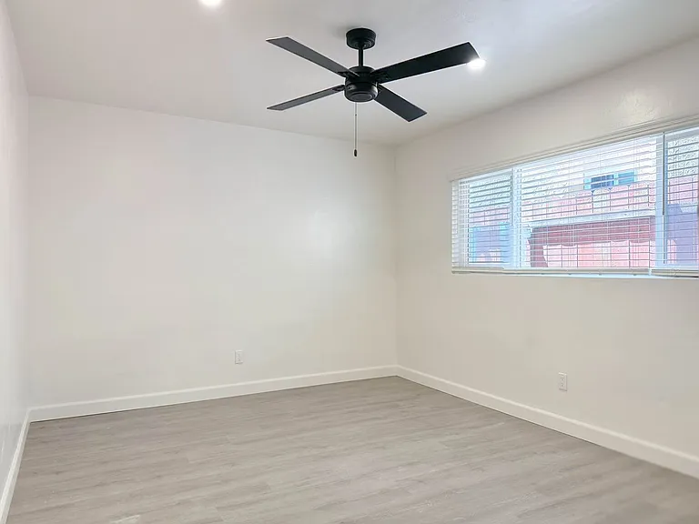 4427 Estrella Ave — Photo 17