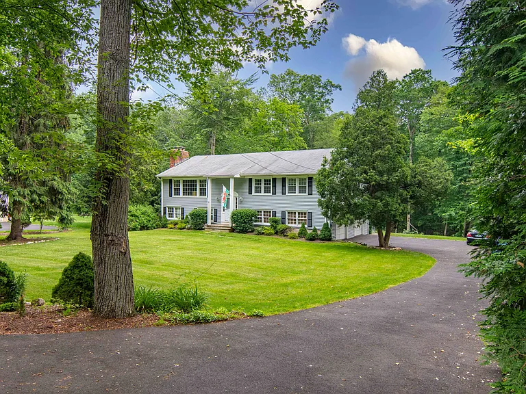 113 Dogwood Ln — Photo 16