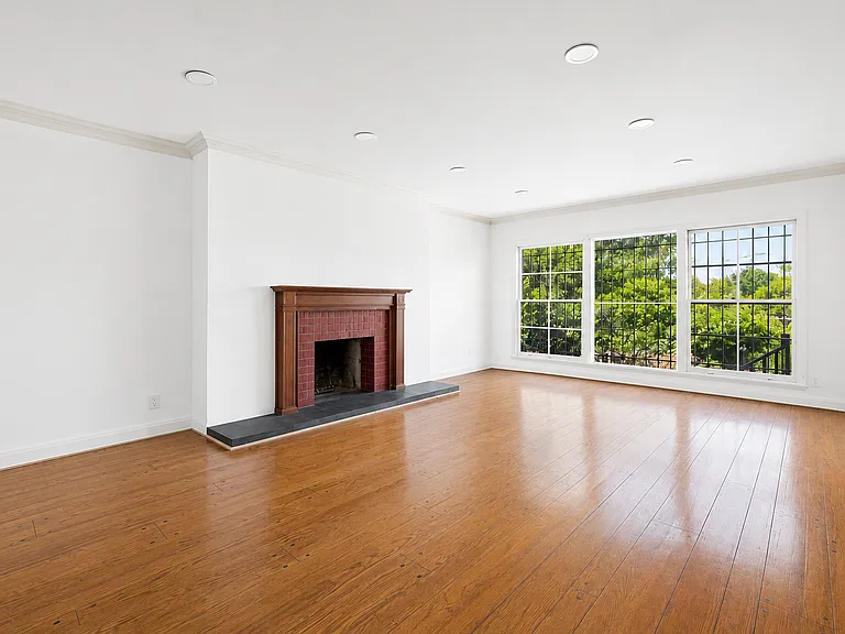 9149 Hillsboro Dr — Photo 2