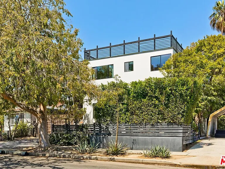 3256 Cabrillo Blvd — Photo 1