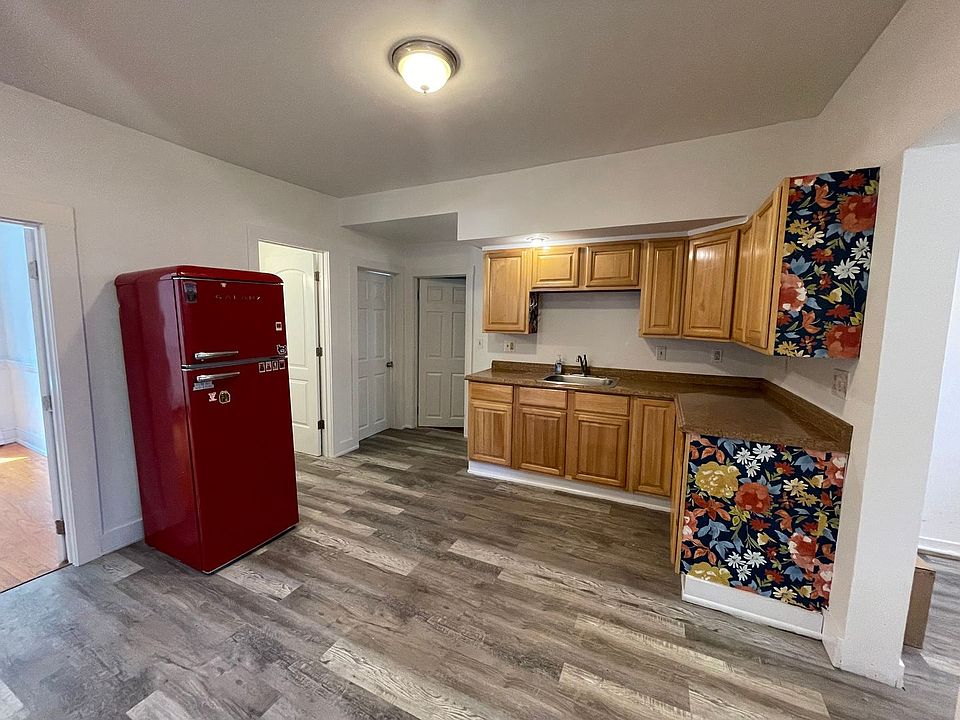 1st image of 129-131 E Quincy St #129