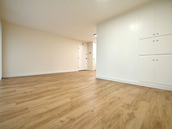 4th image of 3126 College Ave #O