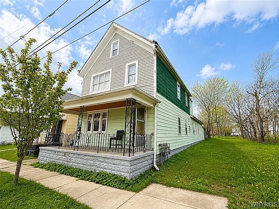2nd image of 218 Coit St