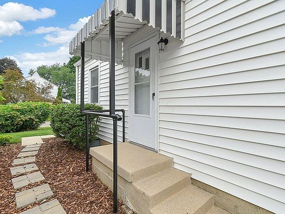 Side door from kitchen.