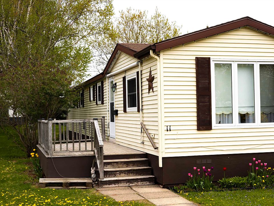1st image of 11 Manor Dr