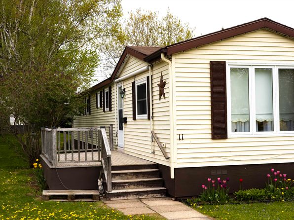 11 Manor Dr, Charlottetown, PE C1A 6R2