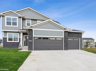 3013 Juniper Dr, Norwalk, IA 50211