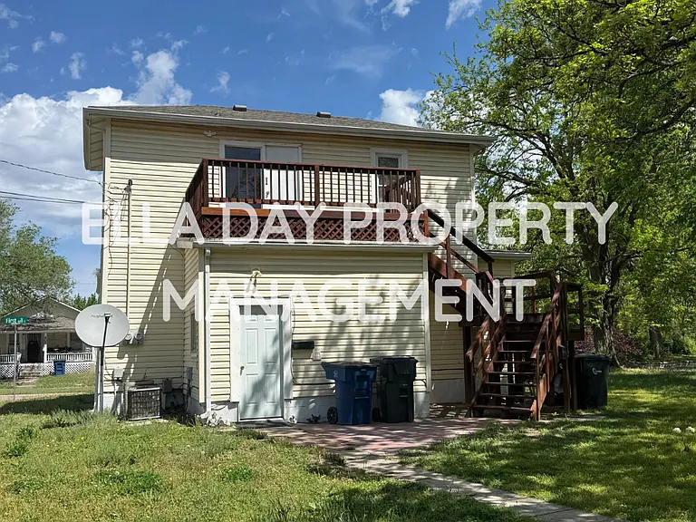 801 E 1st St #1 — Photo 4