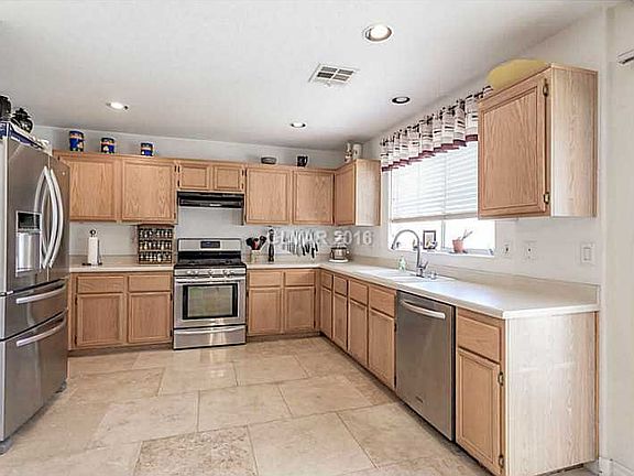 4th image of 581 Estancia Ct