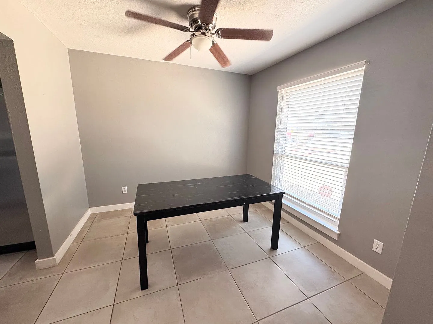 Fully Remodeled 3 Bedroom House For Rent! — Photo 3