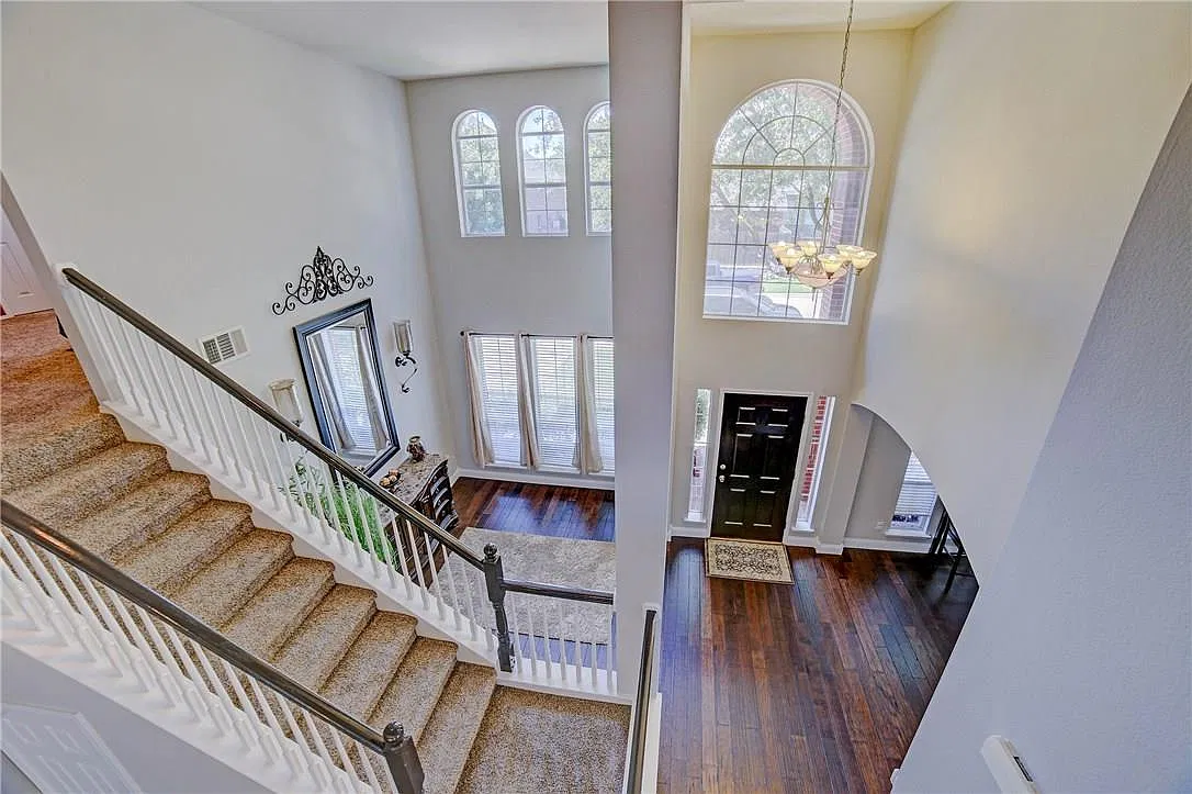 5 bed, 3188 sqft, $3,100 — Photo 3