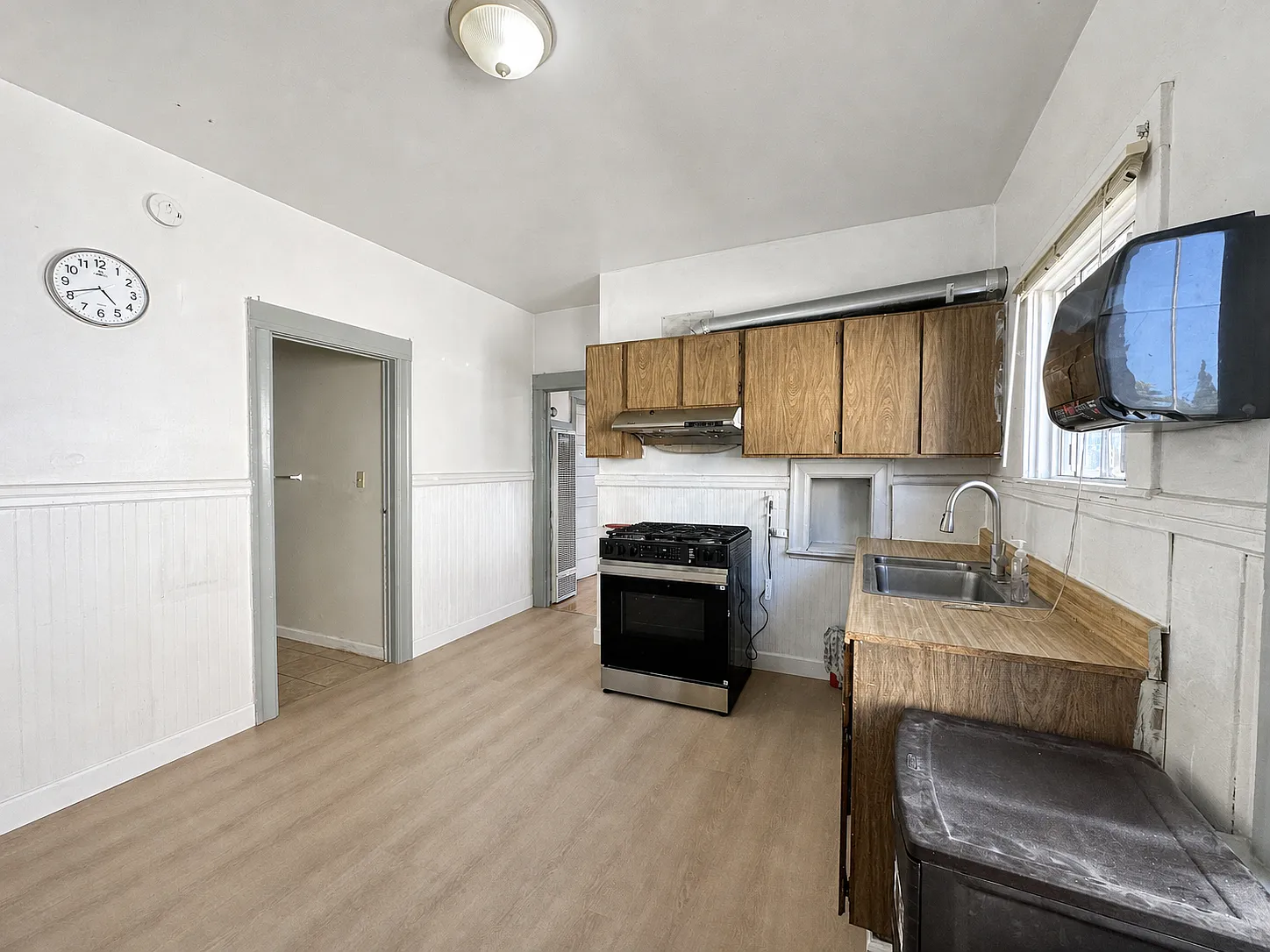 3 bed, 1100 sqft, $2,800 — Photo 3