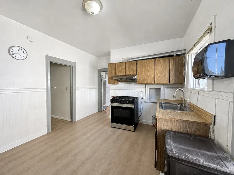 1630 8th Ave — Photo 3