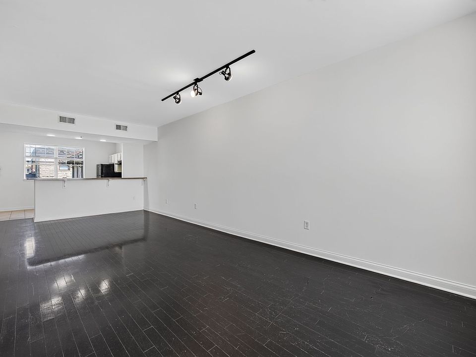 1st image of 501 N Walnut St #B8f1212b2
