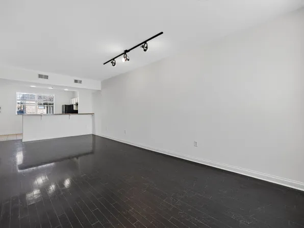 501 N Walnut St