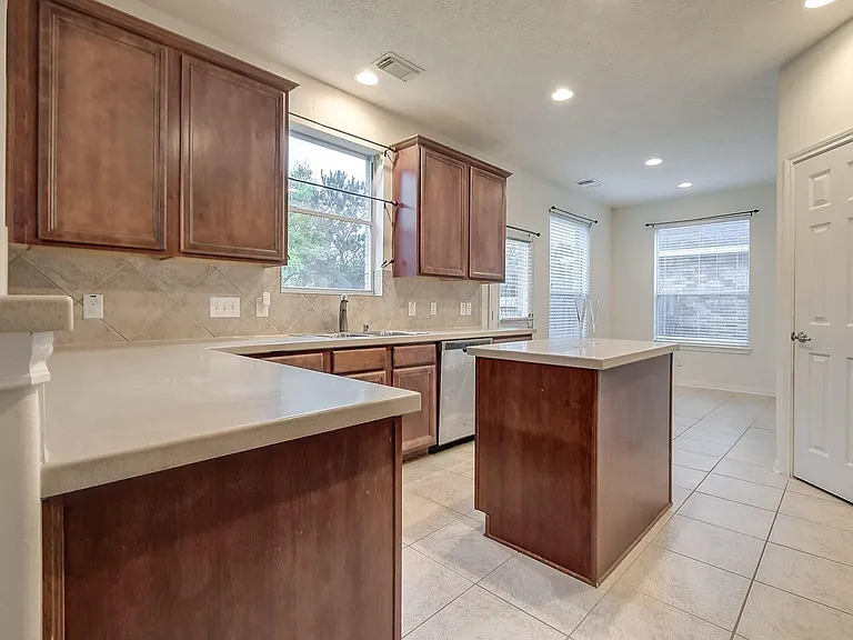 7023 Sundance Meadows Ln — Photo 10