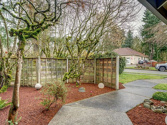 3rd image of 1610 SE 113th Ct