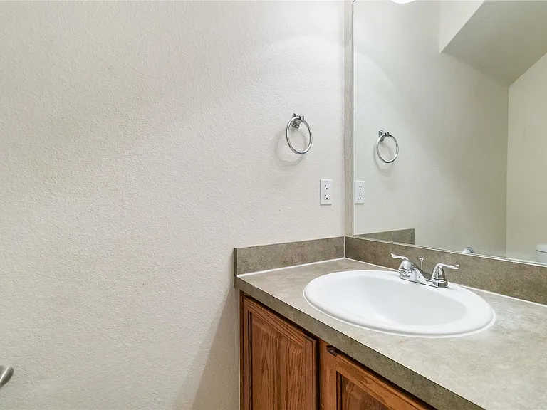 401 Spruce Dr — Photo 17