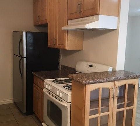 2nd image of 838 Lincoln Blvd APT 5