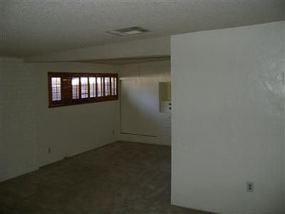4th image of 2535 E Saginaw Way