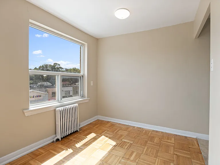 2890 Saint Clair Ave E — Photo 7