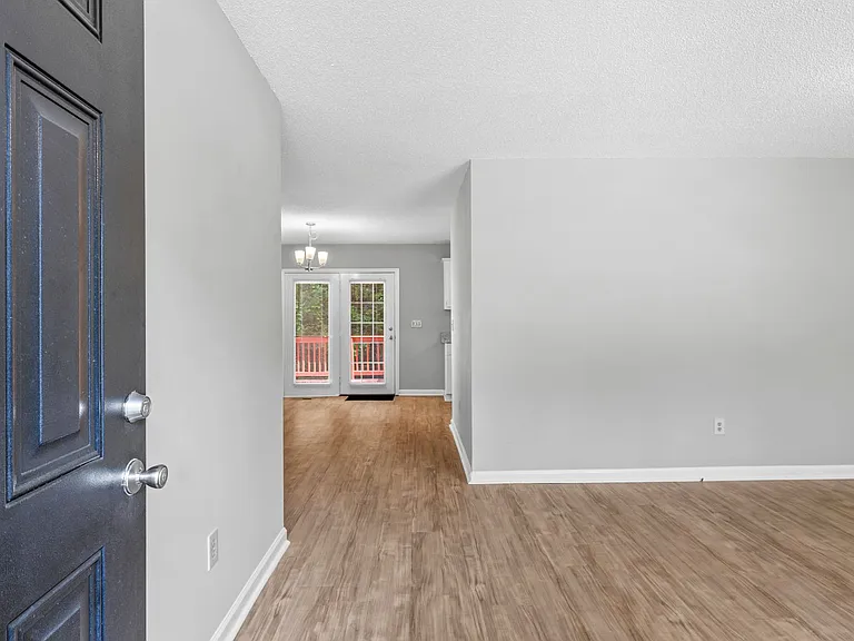 1811 Cody Ave — Photo 2