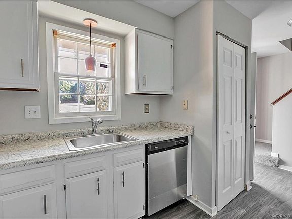 4th image of 5557 Forest Hill Ave #9