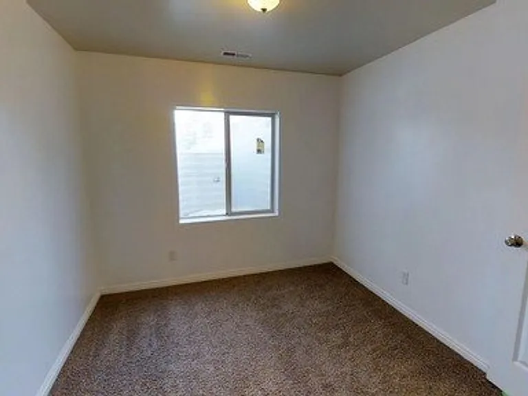 4000 E Mount Airey Dr — Photo 2