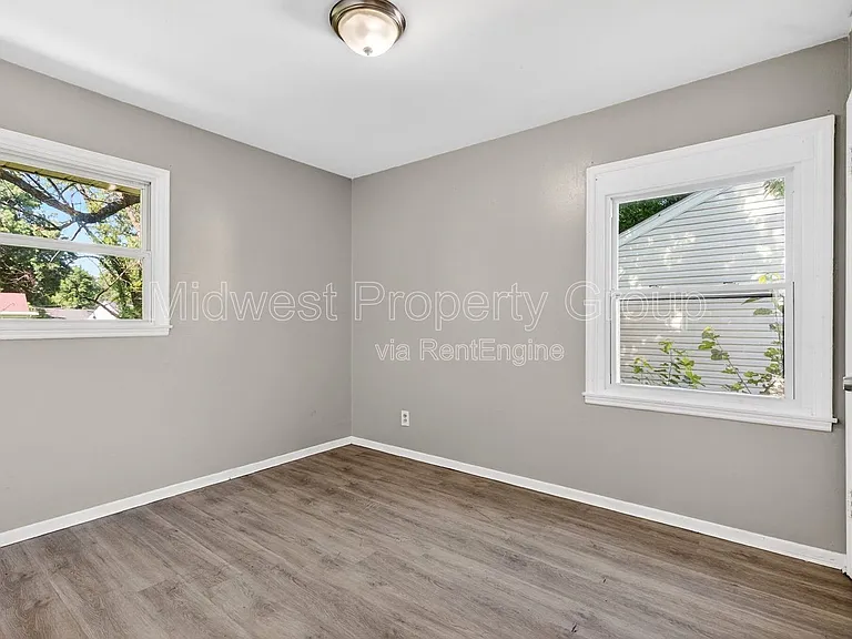345 Caithness Rd — Photo 17
