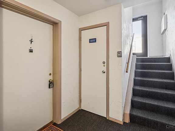 4th image of 4330 Villa Dr #4