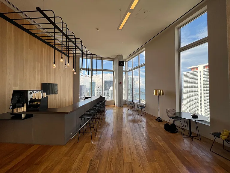 151 SE 1st St #Penthouse 7 — Photo 25