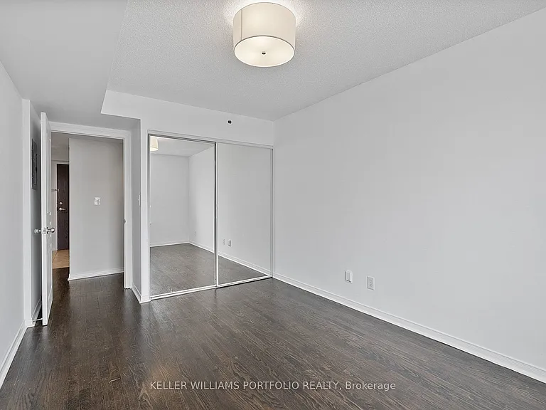 1829 Queen St E #408 — Photo 18