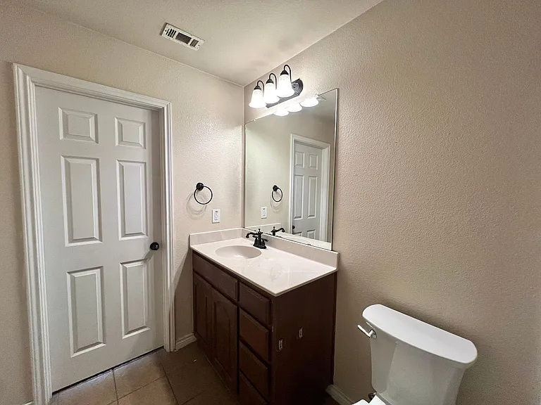 15004 Waters Dr — Photo 17