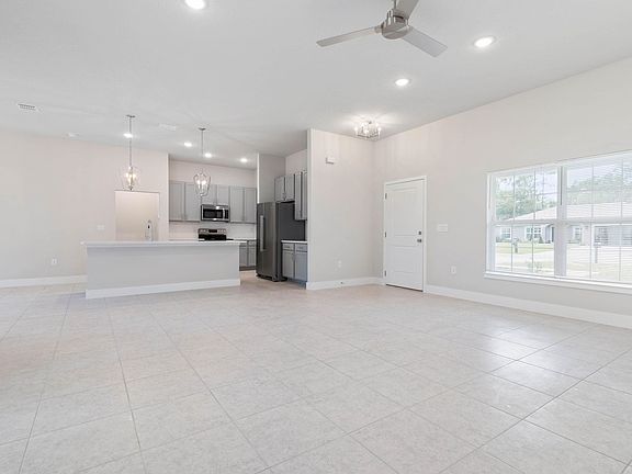3rd image of 8 Waywood Pl