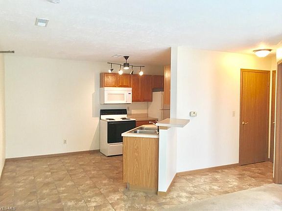 2nd image of 426 Oakwood Ave APT A