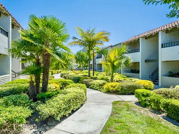 5th image of 10340 Warner Ave #61