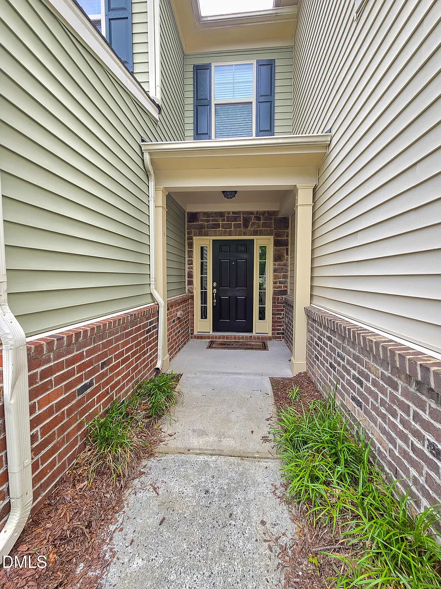 Building Photo - 327 Scotlow Way