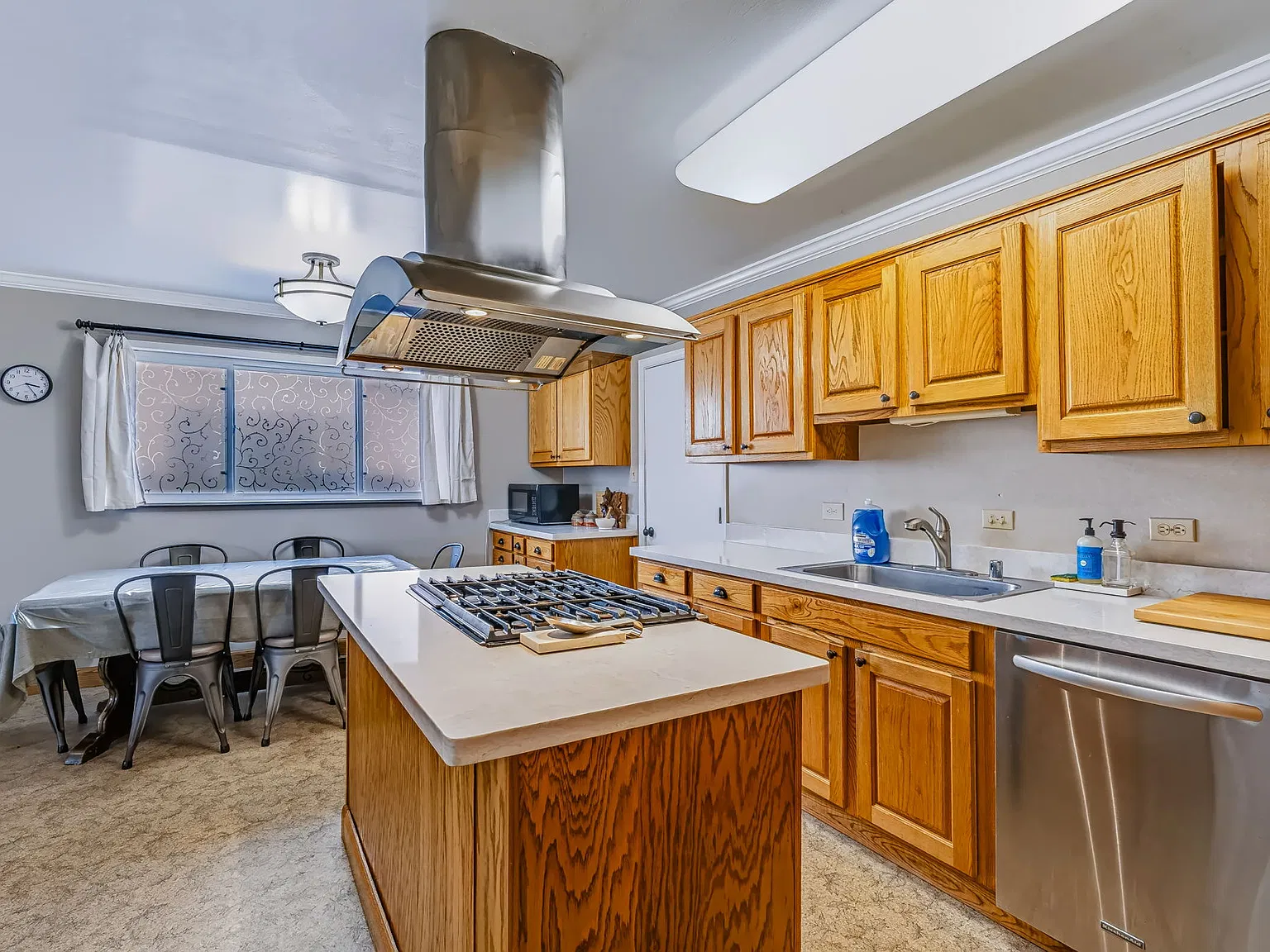 5 bed, 1800 sqft, $8,000 — Photo 4