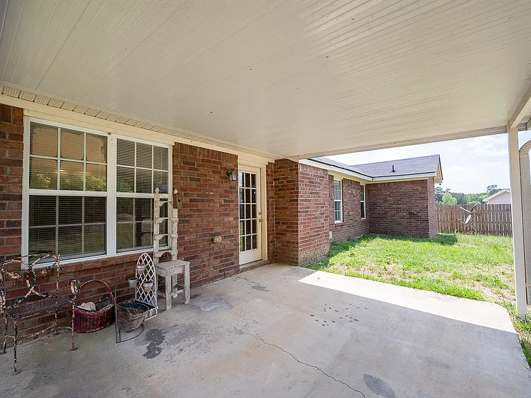 945 Cannock St — Photo 22