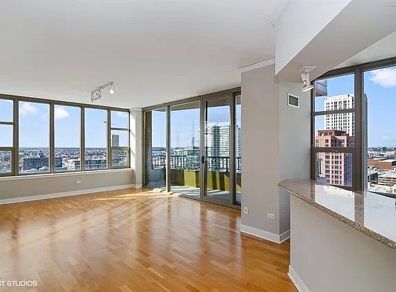 4th image of 200 N Jefferson St APT 2104